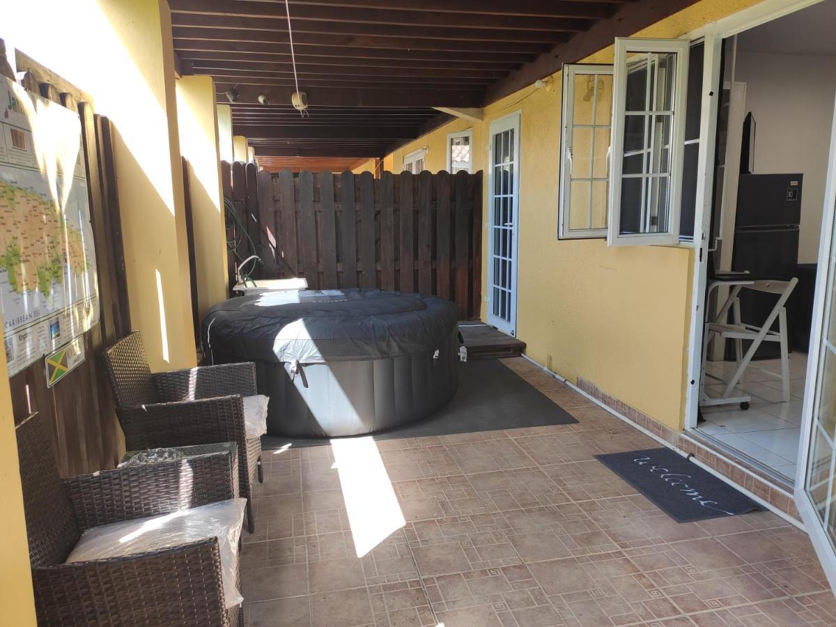 Garden Studio Flat Mango Walk Apartamento Montego Bay Exterior foto